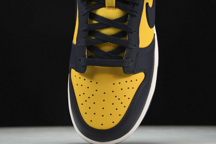 nk dunk low  “varsity maize”  dd1391--700