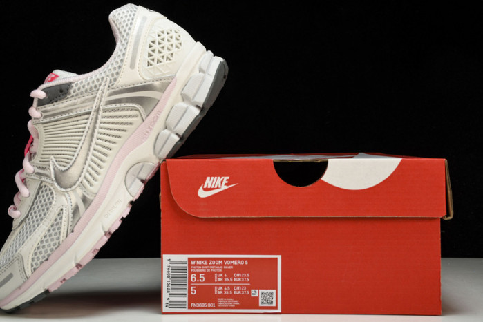 nike air zoom vomero 5   fn3695-001