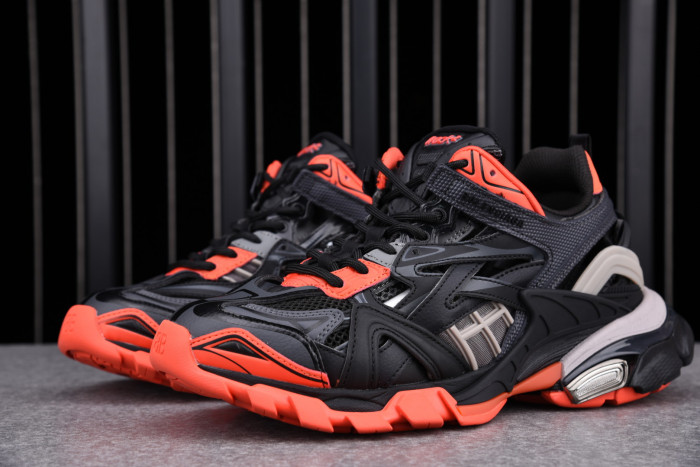 Ba*len*cia*ga track trainer